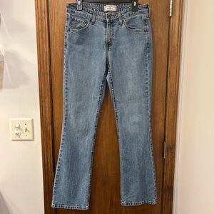 y2k low rise Levi's, bootcut. Size 8